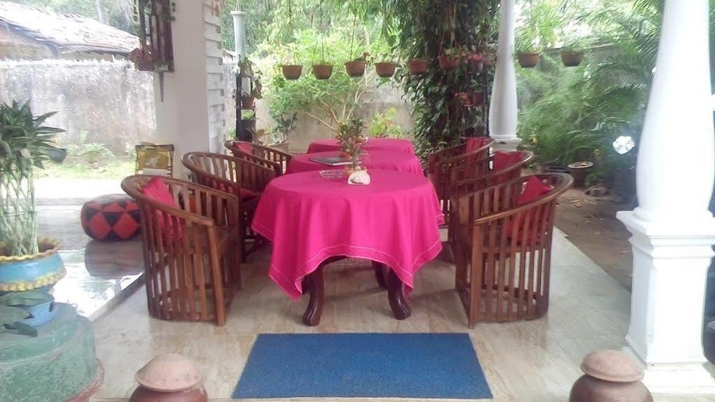 Rock Cascade Tourist Home & Cookery School Polonnaruwa Esterno foto