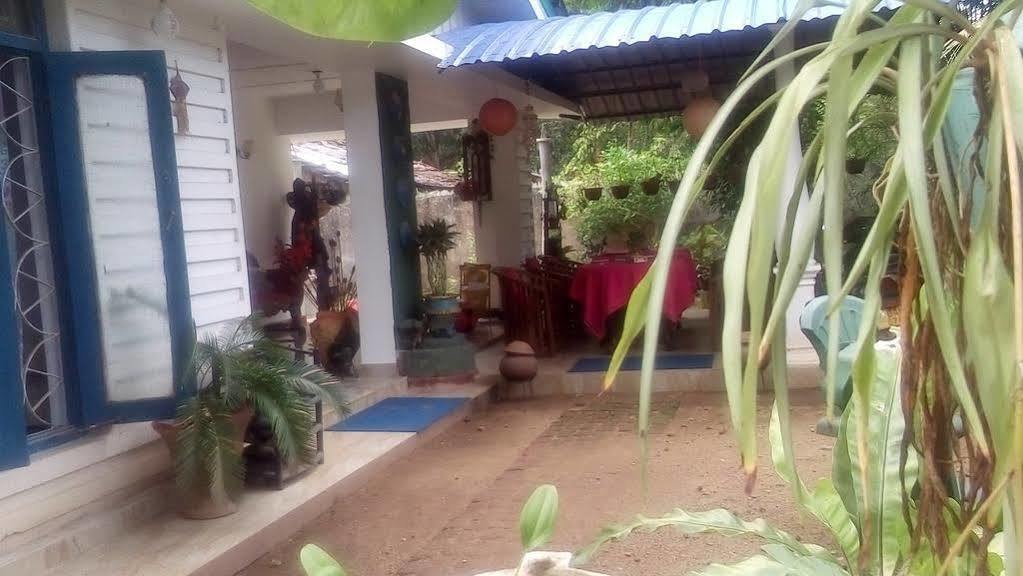Rock Cascade Tourist Home & Cookery School Polonnaruwa Esterno foto